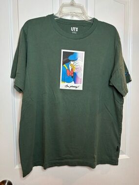 EUC UNIQLO Men’s Donald Duck Graphic T‑Shirt in dark sage size L